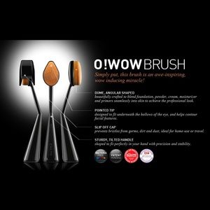 O! Wow Brush - Makeup Brush Brand New in Box